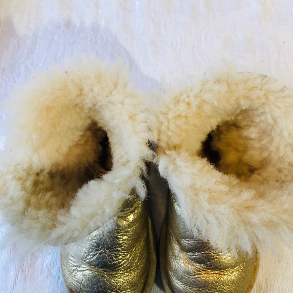 UGGS**Gold Bailey Button Toddler Shoes**US 7 - Picture 3 of 5